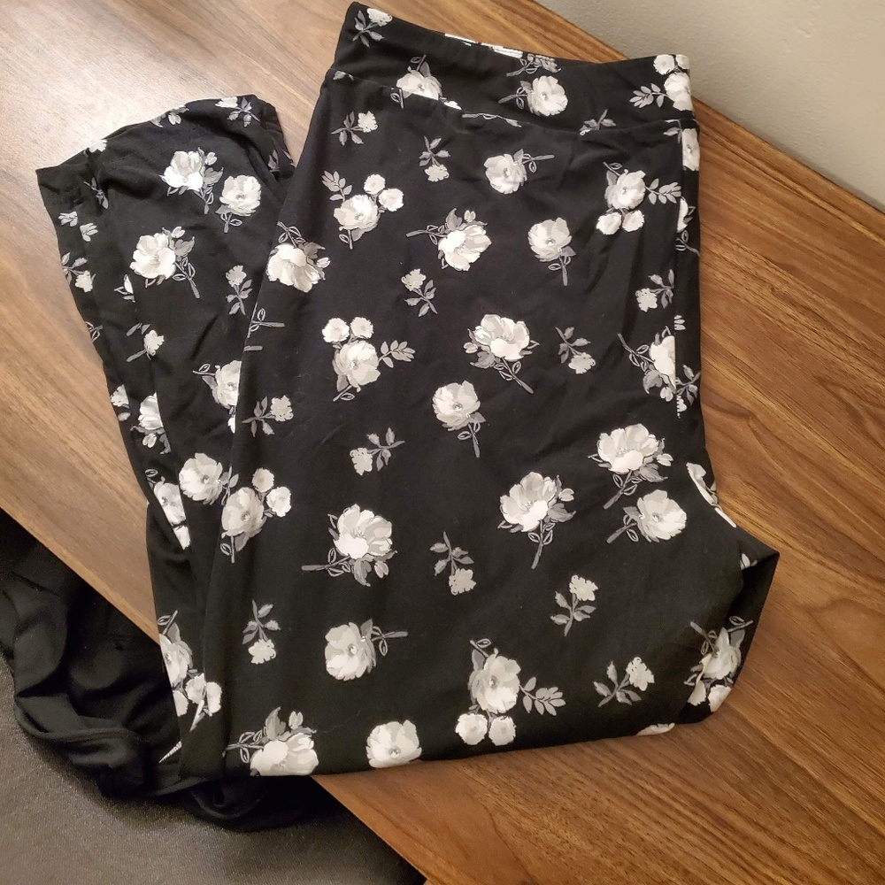 Black Floral Leggings